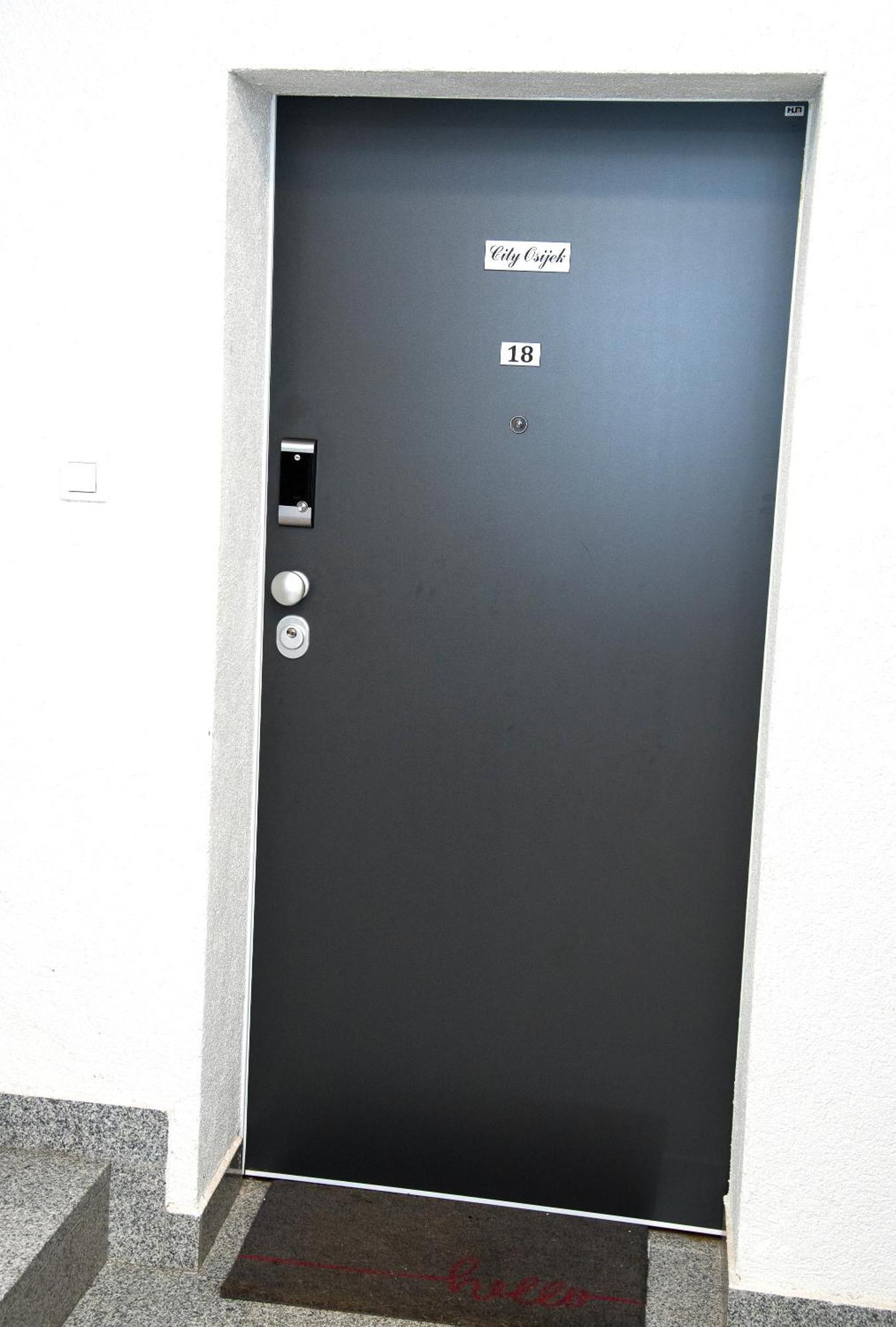 City Osijek, Centar, Self Check In Buitenkant foto